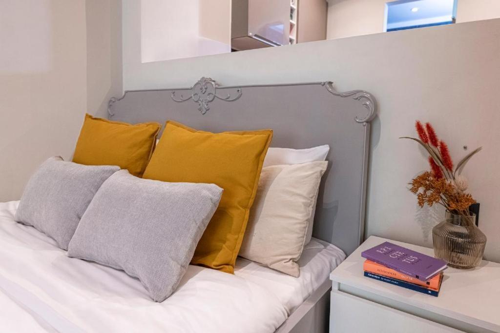 The Mint'S Studio Synesiou - Lycabettus Hill เอเธนส์ ภายนอก รูปภาพ